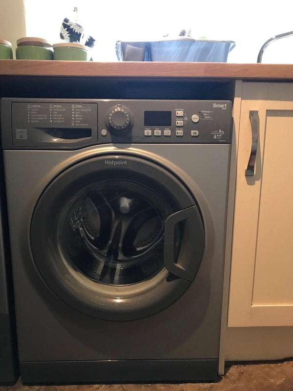 Hotpoint Washing Machine smart tec WMFUG942GUK Letters dOF on display